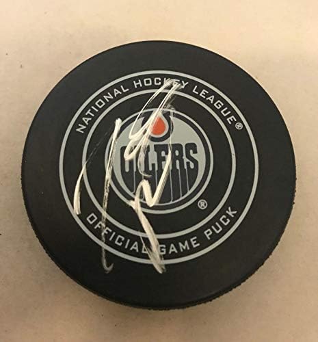 Taylor Hall aláírt Edmonton Oilers Hivatalos Játék Korong aláírt - Dedikált NHL Korong